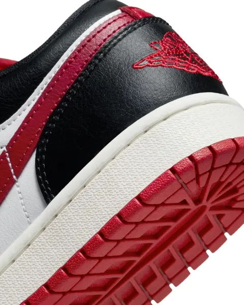 Кроссовки женские Nike AIR JORDAN 1 LOW красно-бело-черные DC0774-160
