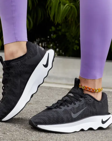 Кросівки жіночі Nike MOTIVA чорні DV1238-001