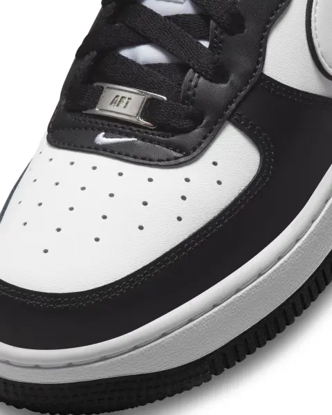 Кросівки підліткові Nike AIR FORCE 1 LV8 2 (GS) чорно-білі DV1621-001
