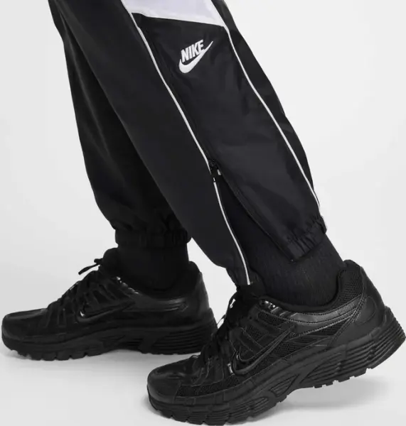 Спортивные штаны Nike CLUB WOVEN JOGGERS черные HJ2244-010