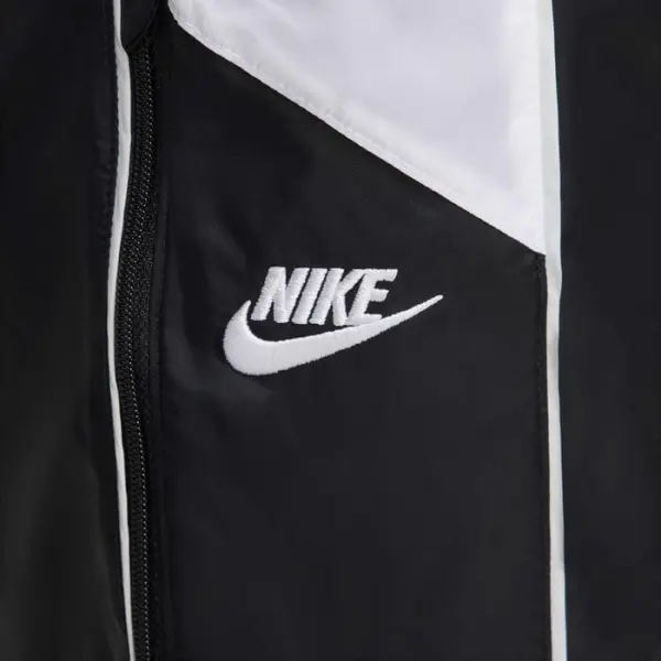 Спортивные штаны Nike CLUB WOVEN JOGGERS черные HJ2244-010