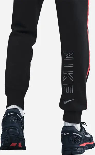 Спортивні штани Nike SPORTSWEAR чорно-червоні IH4287-010