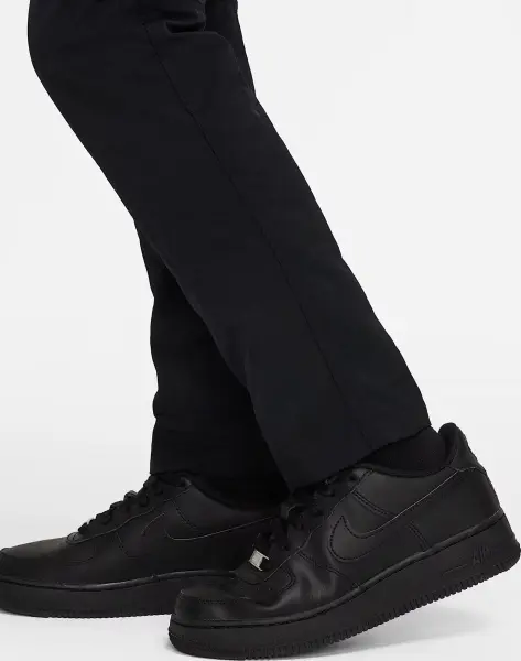 Спортивні штани підліткові Nike OUTDOOR PLAY WOVEN CARGO чорні FD3239-010