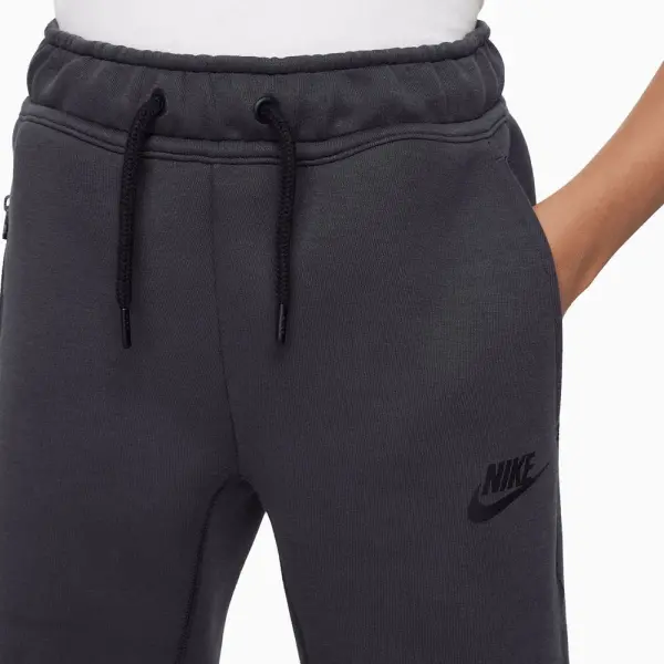Спортивные штаны подростковые Nike TECH FLEECE темно-серые FD3287-060