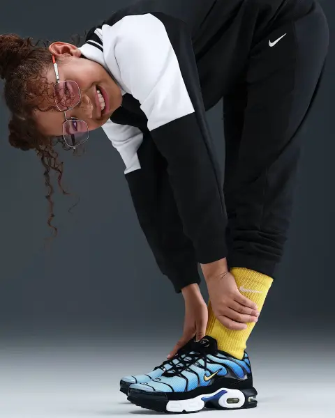 Спортивный костюм подростковый Nike SPORTSWEAR DRI-FIT черно-белый HQ9317-010