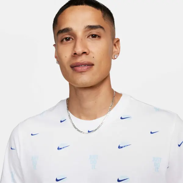 Футболка Nike SPORTSWEAR MAX90 бело-голубо-синяя FQ8036-100