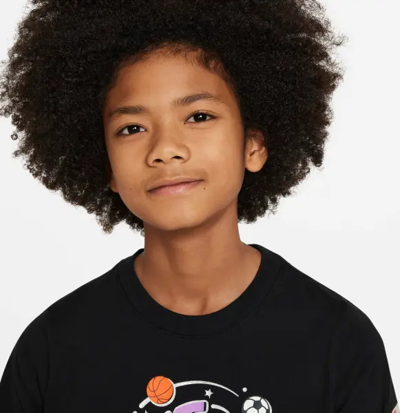 Футболка подростковая Nike SPORTSWEAR BOXY черная FN9614-010