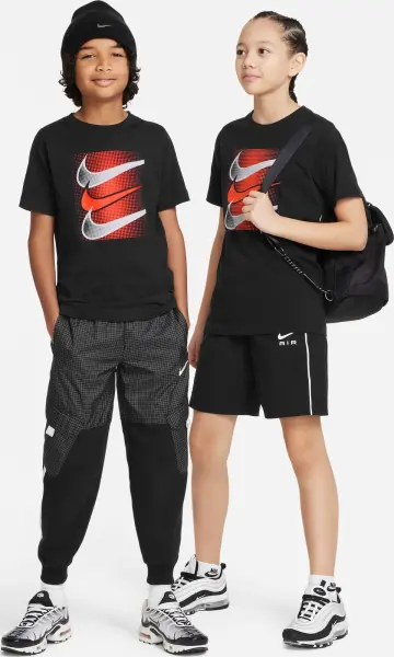 Футболка подростковая Nike SPORTSWEAR CORE BRANDMARK черная DX9525-010