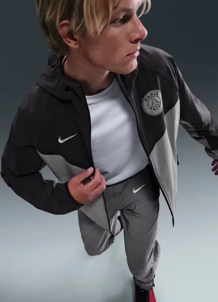 Ветровка Nike PARIS SAINT-GERMAIN TECH WINDRUNNER серо-темно-серая HQ4981-060