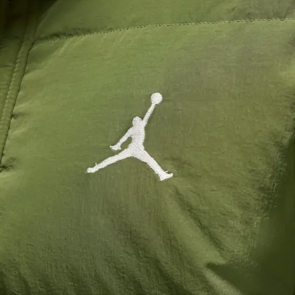 Пуховик Nike JORDAN ESSENTIALS DOWN зелений FB7313-340