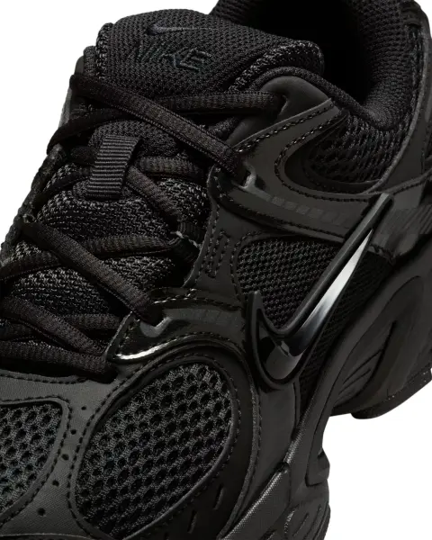 Кросівки жіночі Nike V5 RNR чорні HQ7901-001