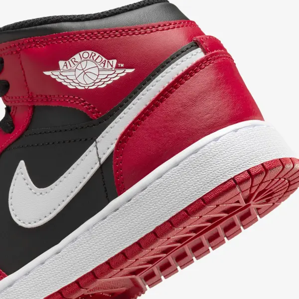 Кроссовки подростковые Nike AIR JORDAN 1 MID (GS) красно-черные DQ8423-061
