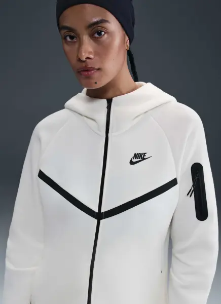 Спортивный костюм женский Nike SPORTSWEAR TECH FLEECE WINDRUNNER кремовый HV6747-133__HV6779-133