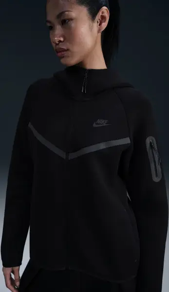 Спортивный костюм женский Nike SPORTSWEAR TECH FLEECE WINDRUNNER черный HV6747-010__HV6779-010