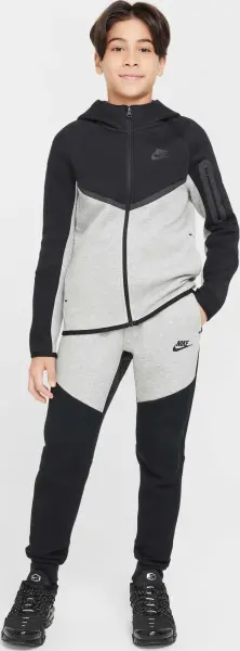 Спортивний костюм підлітковий Nike SPORTSWEAR TECH FLEECE чорно-сірий HV5867-064__HV5869-012