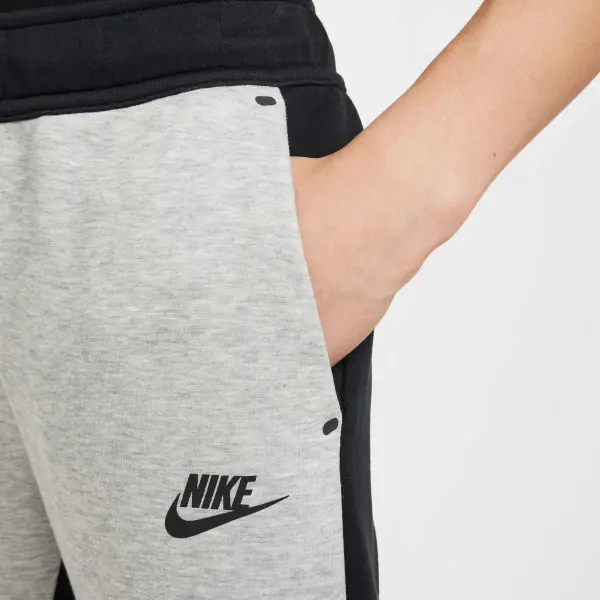 Спортивний костюм підлітковий Nike SPORTSWEAR TECH FLEECE чорно-сірий HV5867-064__HV5869-012