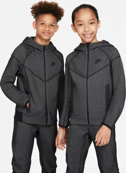 Толстовка подростковая Nike SPORTSWEAR TECH FLEECE WINTERIZED черно-серая FJ6023-010