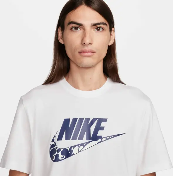 Футболка Nike SPORTSWEAR бело-темно-синяя FQ8034-100