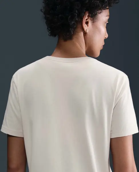 Футболка женская Nike SPORTSWEAR CLUB бежевая IB2447-104