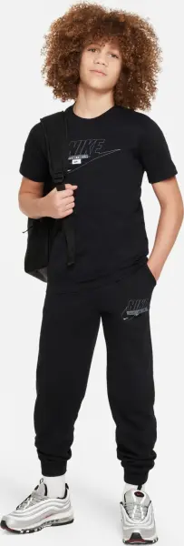 Футболка подростковая Nike SPORTSWEAR TEECLUB SPECIALTY черная FN9608-010
