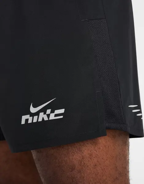 Шорты для бега Nike CHALLENGER FLASH DRI-FIT 12.5CM (APPROX.) BRIEF-LINED RUNNING черные IB4129-010