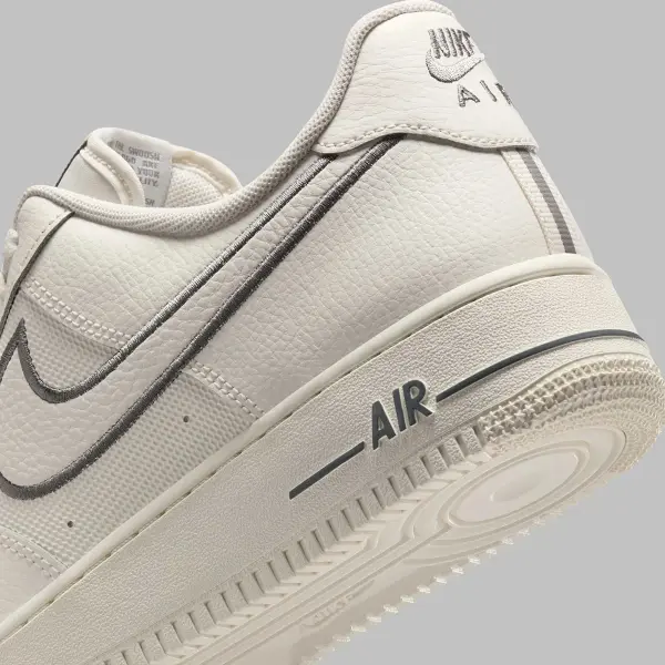 Кроссовки Nike AIR FORCE 1 '07 бежево-серые IB7677-101