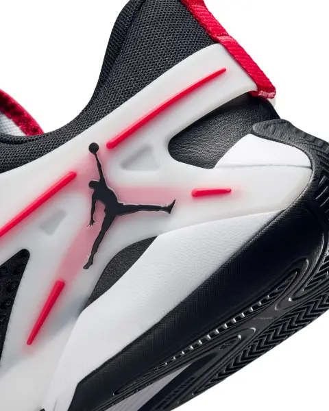 Кроссовки баскетбольные Nike JORDAN HEIR SERIES "BLOODLINE" бело-черно-красные FQ3858-106