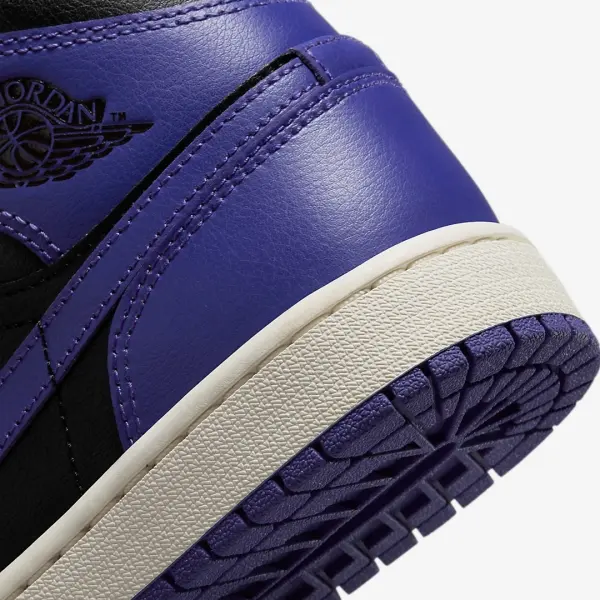 Кросівки жіночі Nike AIR JORDAN 1 MID фіолетово-чорні BQ6472-051