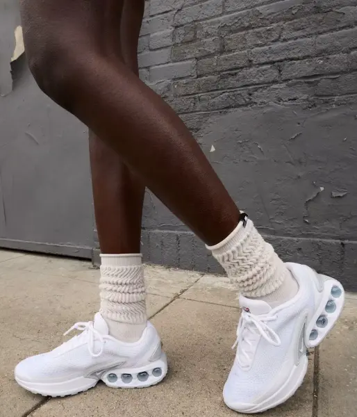 Кроссовки женские Nike AIR MAX DN белые FJ3145-102