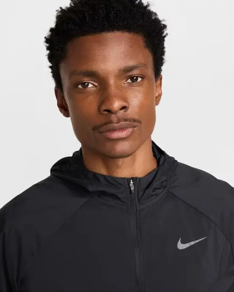 Ветровка для бега Nike STRIDE REPEL UV RUNNING черная HV4548-010