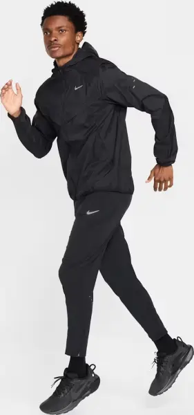 Ветровка для бега Nike STRIDE REPEL UV RUNNING черная HV4548-010