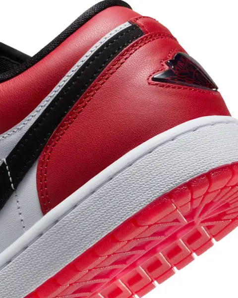 Кросівки Nike AIR JORDAN 1 LOW SE біло-чорно-червоні IB8971-106