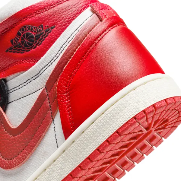 Кросівки жіночі Nike AIR JORDAN 1 HIGH METHOD OF MAKE червоно-біло-чорні FB9891-600