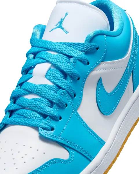 Кроссовки женские Nike AIR JORDAN 1 LOW голубо-белые DC0774-104