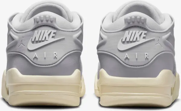 Кросівки жіночі Nike AIR JORDAN 4 RM сірі FQ7940-001