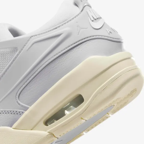Кросівки жіночі Nike AIR JORDAN 4 RM сірі FQ7940-001