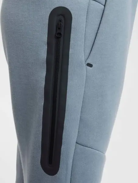 Спортивний костюм підлітковий Nike SPORTSWEAR TECH FLEECE димчасто-сіро-чорно-білий HV5867-065__HV5869-065