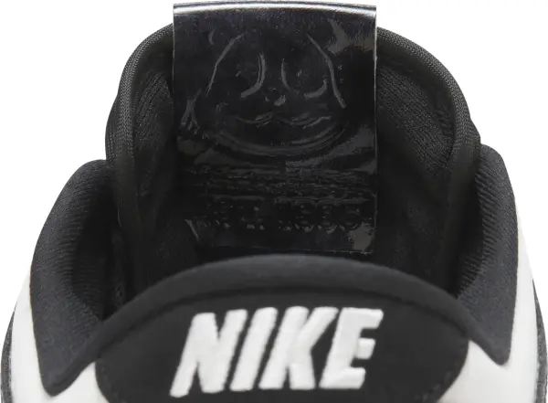 Кросівки Nike DUNK LOW RETRO SE біло-чорні HQ1965-100
