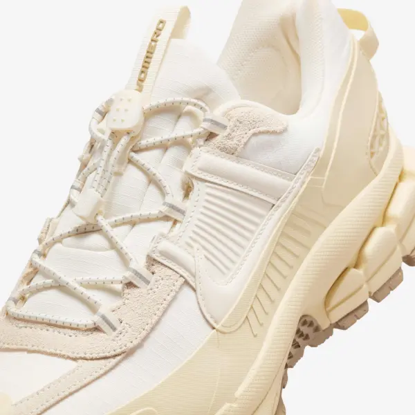 Кросівки Nike ZOOM VOMERO ROAM WINTERIZED бежево-кремові FV2295-101