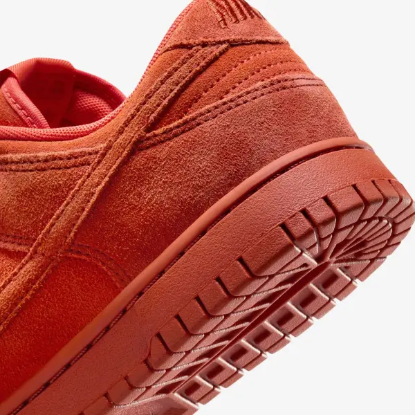 Кроссовки женские Nike DUNK LOW SE красно-темно-оранжевые HV5756-633