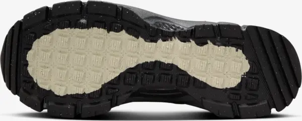 Кросівки жіночі Nike ZOOM VOMERO ROAM WINTERIZED рожево-чорні HQ2181-003