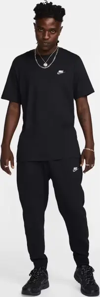 Футболка Nike SPORTSWEAR CLUB черная FD1184-013
