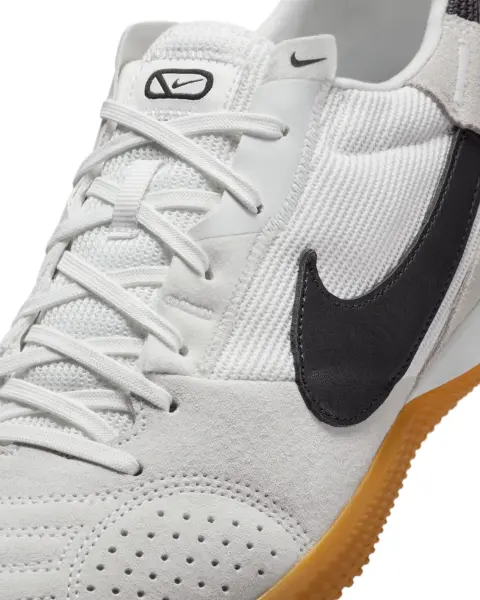 Футзалки (бампи) Nike STREETGATO біло-чорні HV5759-100
