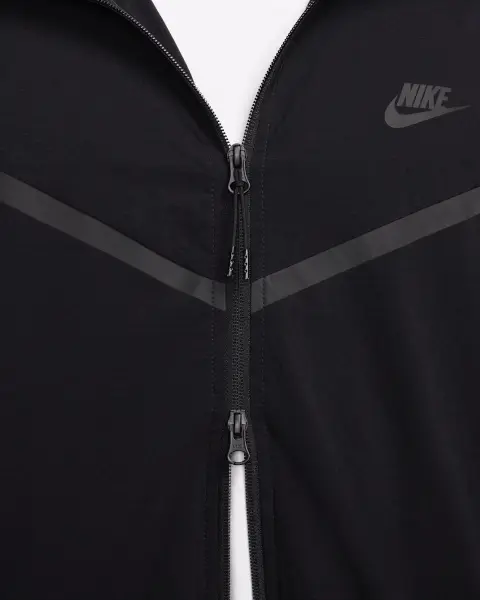 Ветровка Nike TECH WOVEN JACKET черная HM7151-010