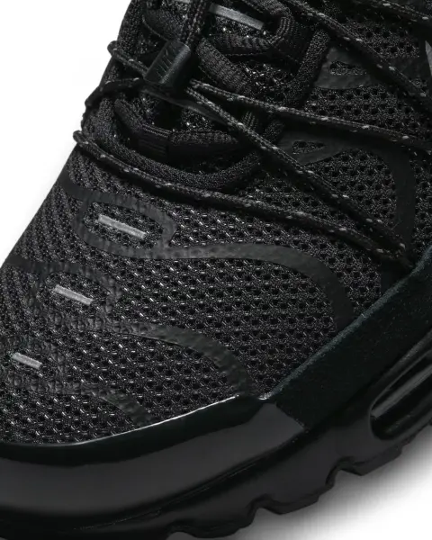 Кроссовки Nike AIR MAX PLUS UTILITY черные FD0670-001