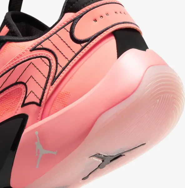 Кроссовки баскетбольные Nike JORDAN LUKA 2 кораллово-черные DX8733-800