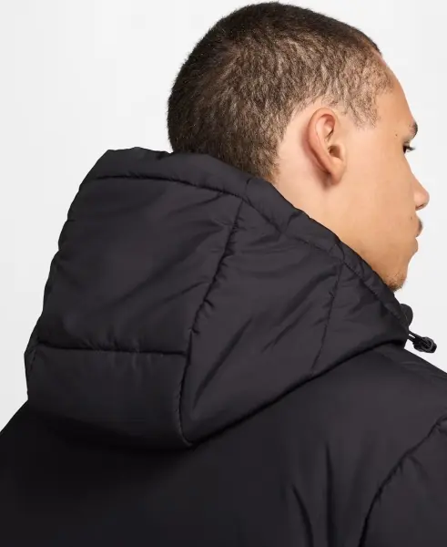 Куртка Nike SPORTSWEAR SYNTHETIC-FILL черная HF6825-010