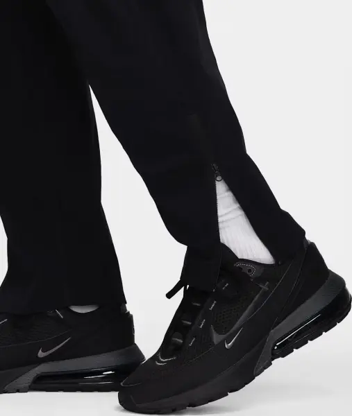Спортивные штаны Nike TECH WOVEN черные HM8241-010