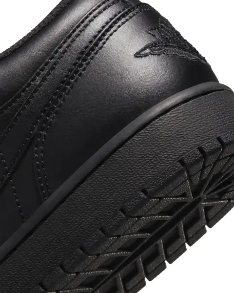 Кроссовки Nike AIR JORDAN 1 LOW черные 553558-093