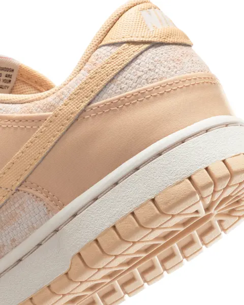 Кросівки жіночі Nike DUNK LOW персикові HJ5777-101